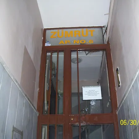 Fatih Aksemsettin Mahallesinde Zumrut Apartman Appartement Istambul