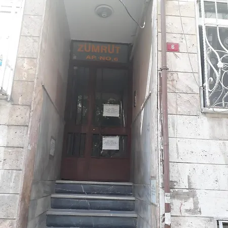 Fatih Aksemsettin Mahallesinde Zumrut Apartman